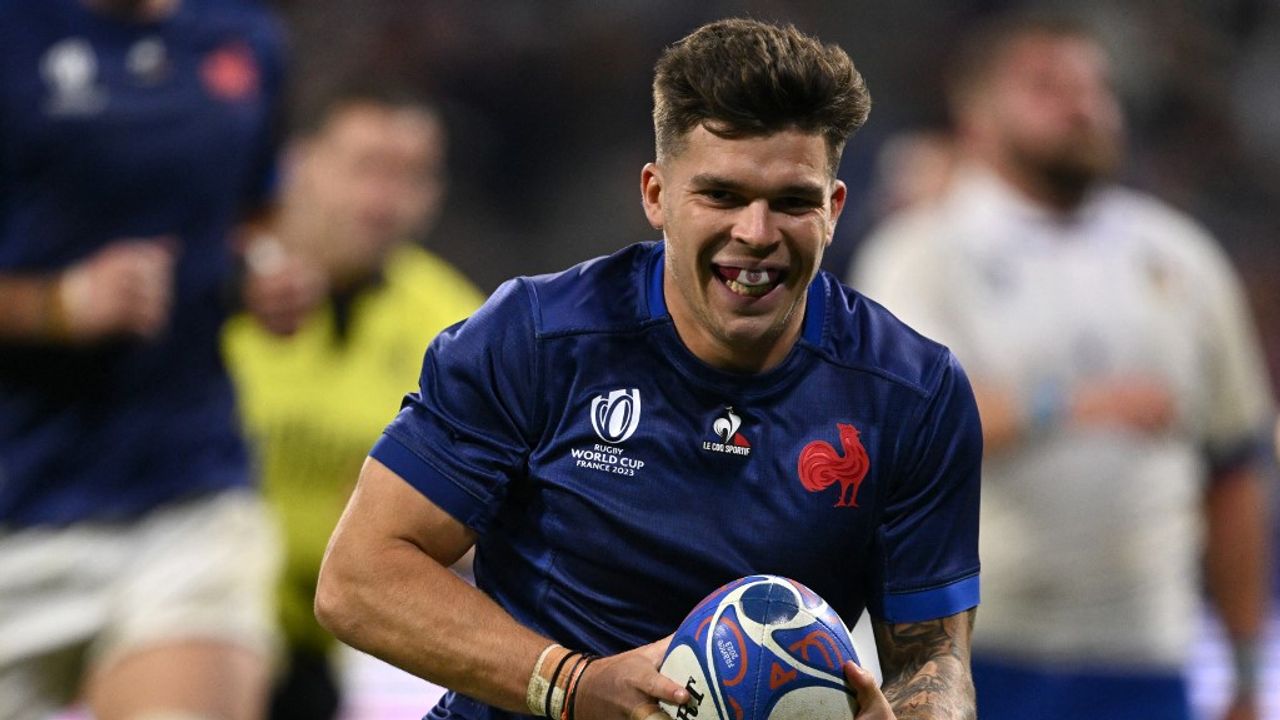 Matthieu Jalibert avec protège dent lors de la Coupe du Monde de Rugby